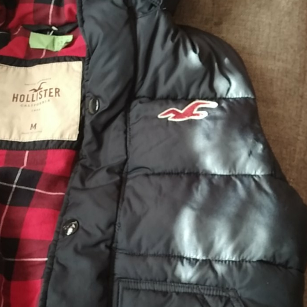 HOLLISTER HOODED VEST! - Picture 3 of 7